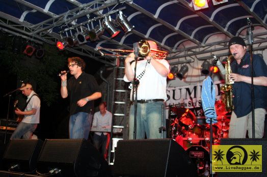 El Bossso + Die Ping Pongs (D) 9. This Is Ska Festival, Wasserburg Rosslau 24. Juni 2005 (5).jpg
